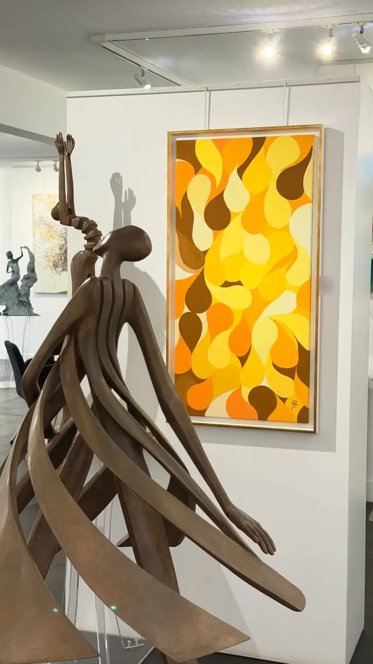 Gala 002 exposée à la galerie de Pont-Aven, avec un liseré doré